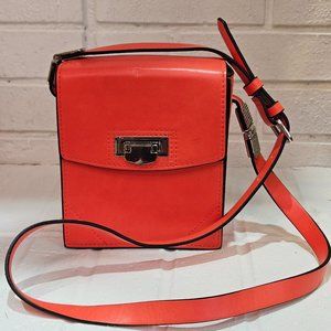 Chic Red Leather Crossbody Bag – Classic and Versatile